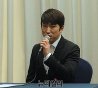 [포토] 수척해진 얼굴로 기자회견 갖는 장동민