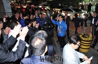 [포토] 지지자들에게 감사인사 전하는 정태호 후보