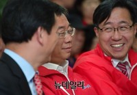 [포토] 성남 중원, 밝은표정의 신상진후보 선거사무실