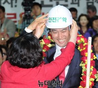 [포토] 오신환 후보, 27년만에 관악을 입성