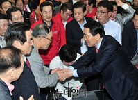 [포토] 감사의 인사 전하는 인천서구을 안상수 당선자