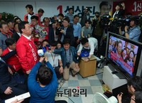 [포토] 당선소감 밝히는 신상진 후보