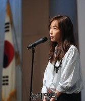 [포토] '통일 노래' 작사 맡은 김이나 작사가