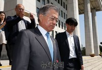 [포토] 국회 떠나는 문재인 대표