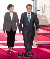 [포토] 굳은 표정으로 등원하는 문재인 대표