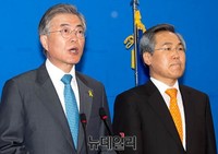 [포토] 재보선 4대0 기자회견 갖는 문재인-우윤근