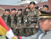 [포토] 의무후송항공대 창설식에 참석한 김영식 사령관