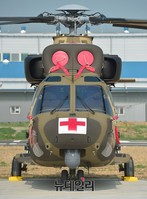 [포토] 응급처치세트 장착한 수리온 헬기