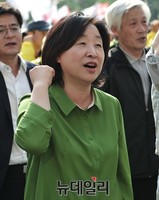 [포토] 노동가 부르는 심상정 의원