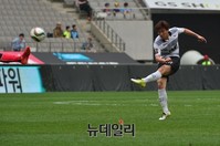 [K리그] 중거리 슛 날리는 성남FC