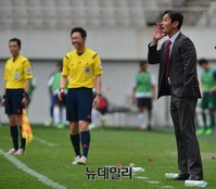 [K리그] 동점골로 속타는 최용수감독