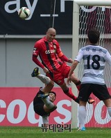 [K리그] 몸을 날려 골막은 차두리