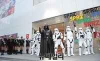 [포토] 명동에 나타난 다스베이더와 스톰트루퍼