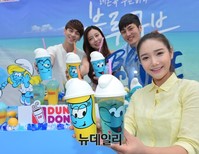 [포토] 던킨도너츠, 바다를 닮은 '블루큐브' 음료4종 출시