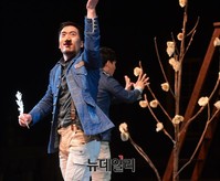 [포토] 록산느를위한발라드, 록산느에게 편지쓰는 시라노