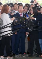 [포토] 취재진의 질문에 입다문 홍준표 경기지사