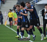 [포토] 선취골 넣고 환호하는 김동석 선수