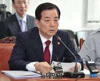 [포토] 새정치민주연합 찾은 한민구 국방부 장관