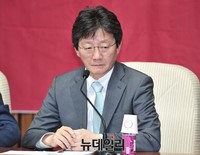 [포토] 굳은 얼굴의 유승민 원내대표