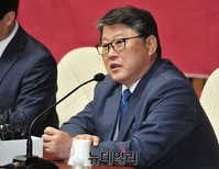 [포토] 모두발언 하는 조원진 새누리당 의원