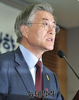 [포토] 연금개혁 토론회에서 발언하는 문재인