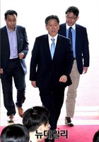 [포토] 국회로 들어오는 주승용 최고위원