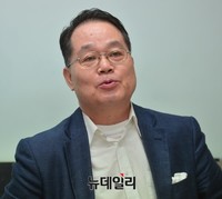 [포토] 발언하는 김학은 명예교수