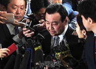 [포토] 성완종 리스트 파문, 취재진의 질문에 답하는 이완구