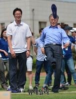 [포토] 보좌진 체육대회 참석한 문재인 대표