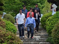 [포토] 보좌진 체육대회 참석하는 문재인 대표