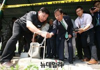 [포토] 총기난사 현장 찾은 국회 국방위 소속의원들