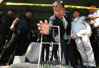 [포토] 총기난사 현장 확인하는 국방위 소속 의원들