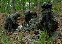 [포토] 공군, 항공구조사 전투생활 훈련 실시