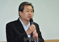[포토] 관악 찾은 새누리당 김무성 대표