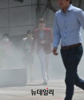 [포토] 충무훈련, 화재로 대피하는 시민들