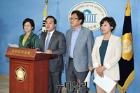 [포토] 기자회견 갖는 새정치민주연합 초-재선 의원들
