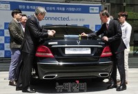 [포토] 전경련, 평창올림픽의 성공개최 기원 차량 스티커 부착 행사