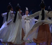 [포토] 창작춤극 신시, 등장하는 웅녀