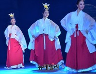 [포토] 창작춤극 '신시-태양의축제' 개막