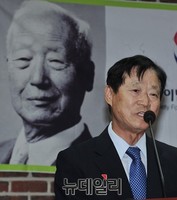 [포토] 강연하는 곽상경 고려대 명예교수