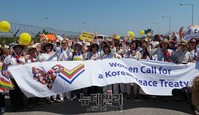 [포토] 통일대교 북단에서 걷기시작하는 위민크로스 대표단