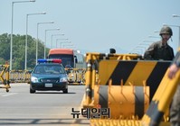 [포토] 통일대교 넘어오는 위민크로스 DMZ 대표단