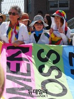 [포토] 위민크로스 행사 참석한 진선미 의원