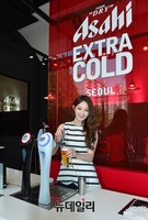 [포토] 직접 맥주추출하는 강민경