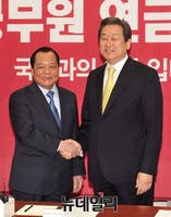 [포토] 호치민시 당서기와 악수 나누는 김무성 대표