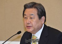 [포토] 상임전국위원회 참석한 김무성 새누리당 대표