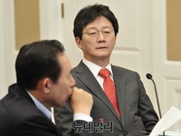 [포토] 생각에 잠겨있는 새누리당 유승민 원내대표