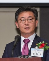 [포토] 통일경제 국제심포지엄, 격려사하는 홍용표 통일부장관