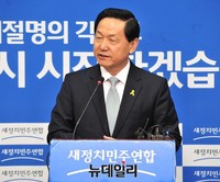 [포토] 질문에 답하는 새정치민주연합 김상곤 혁신위원장