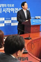 [포토] 혁신 다짐하는 새정치민주연합 김상곤 혁신위원장